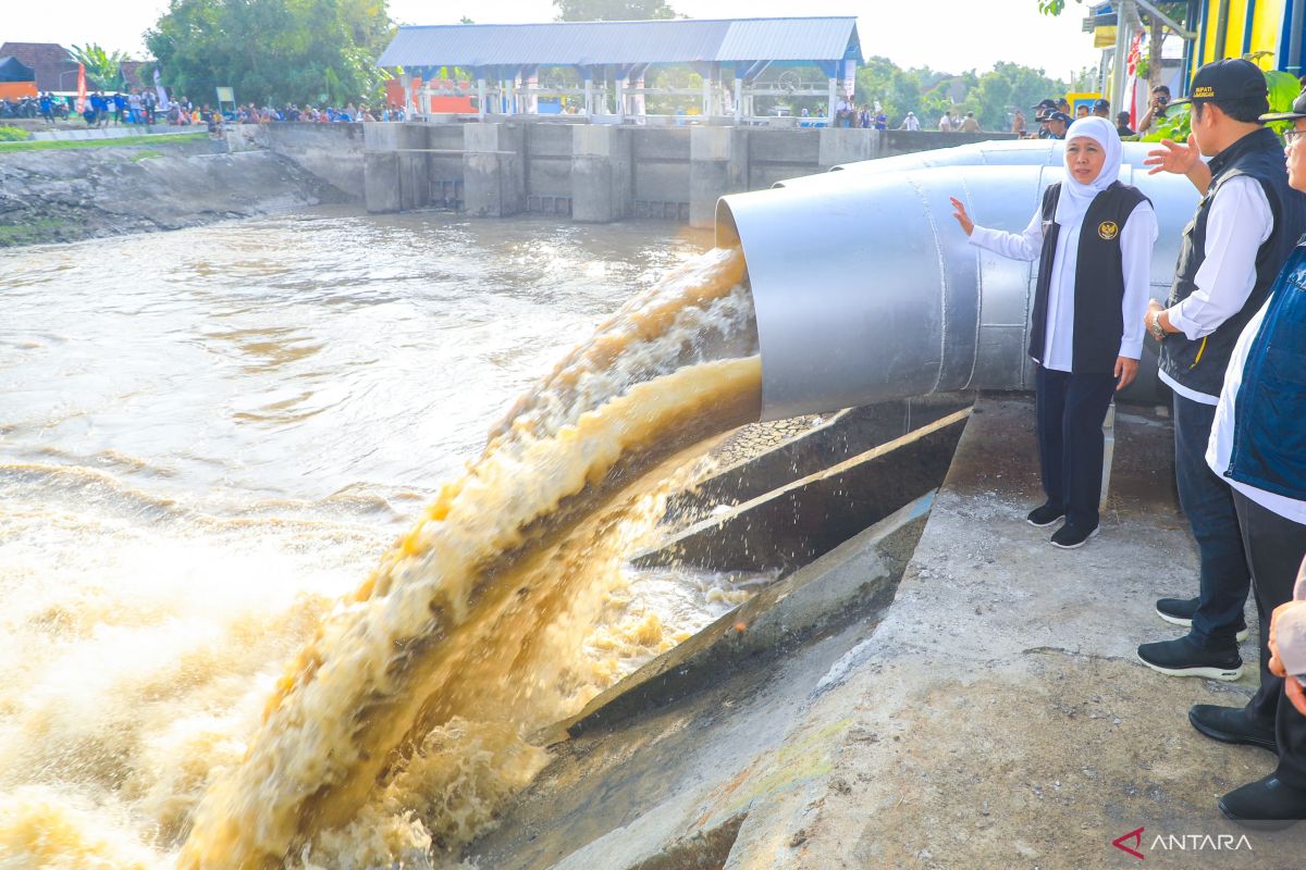 Gubernur Khofifah resmikan rekonstruksi Pintu Air Kuro Lamongan