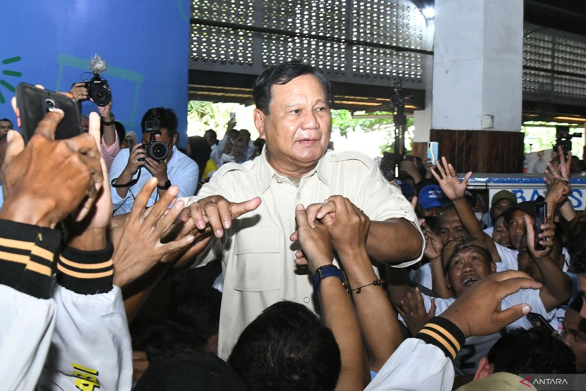 Prabowo minta relawannya di TPS waspada kecurangan