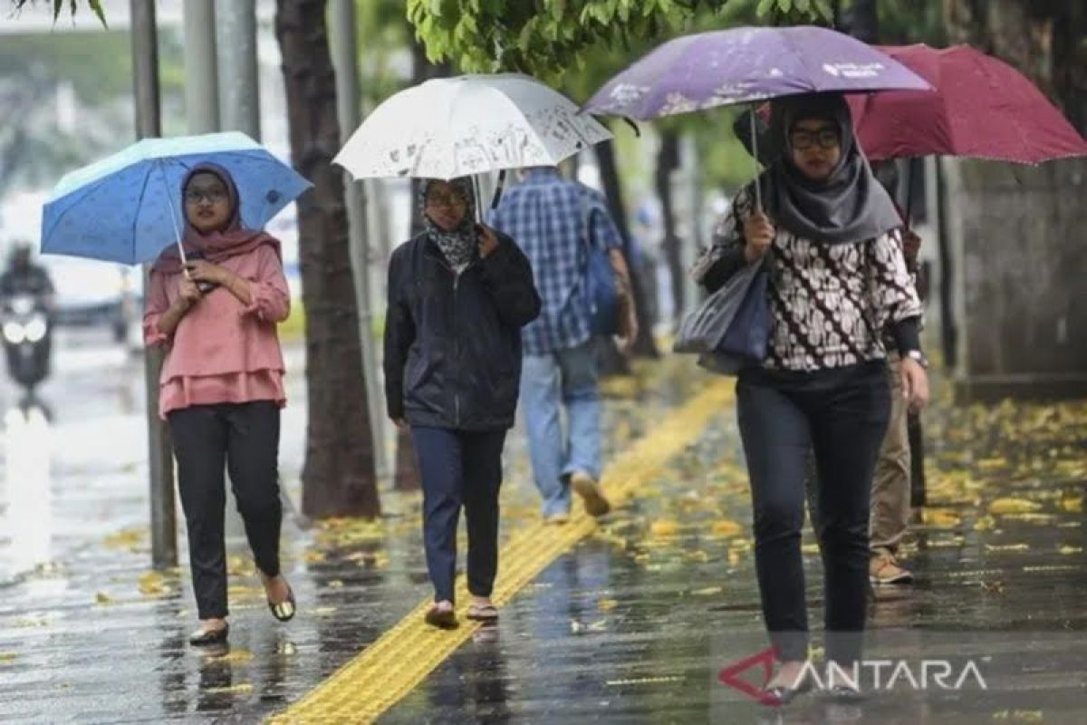 Hujan diprakirakan turun di sejumlah daerah di Indonesia