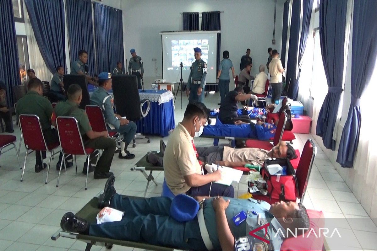 Lanal Kendari kumpulkan 200 kantong dalam aksi donor darah