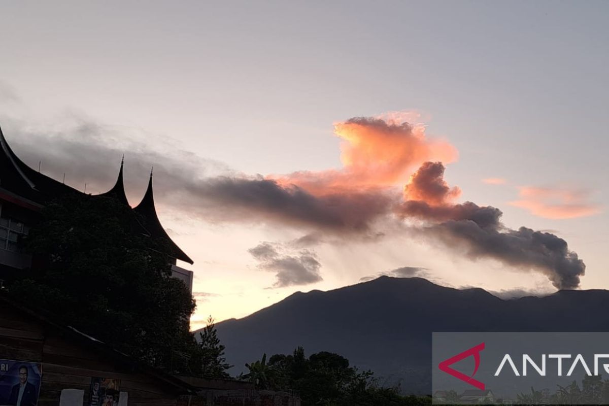 Jumlah letusan meningkat dalam sepekan, Marapi erupsi tiga kali satu hari