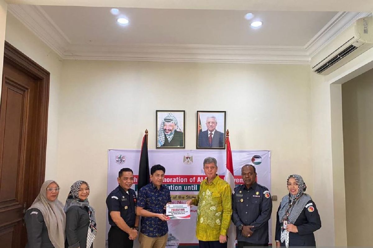 Pengawas pemilu di Aceh serahkan donasi Rp365 juta untuk Palestina