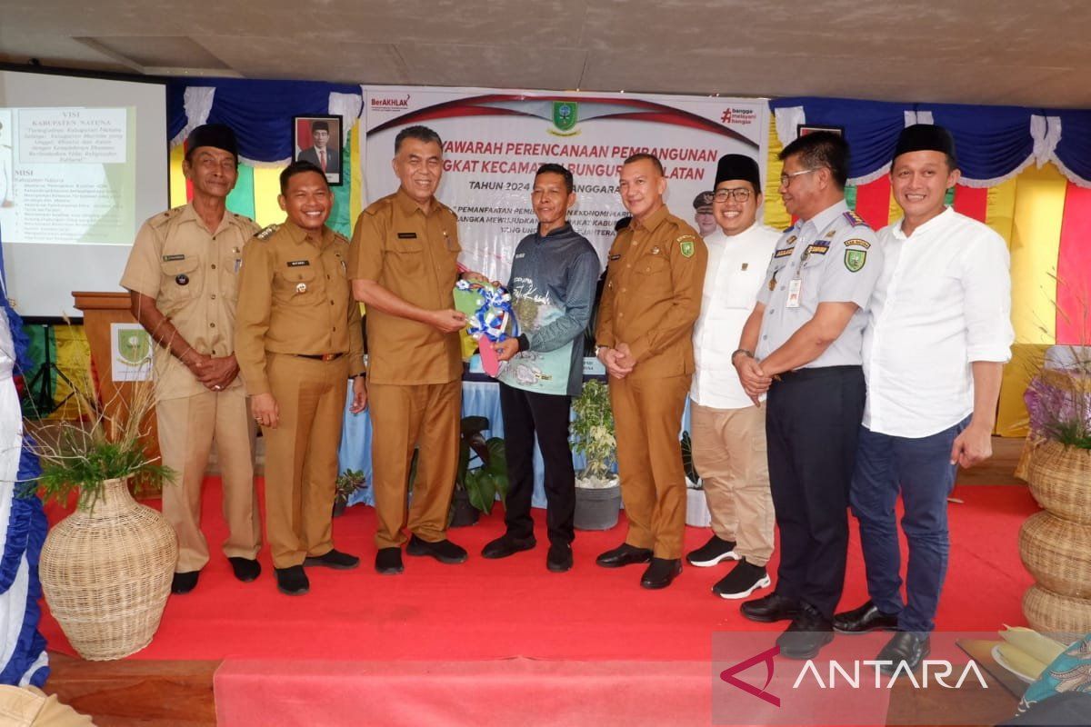 Bupati Natuna salurkan bantuan mobil ke BUMdes