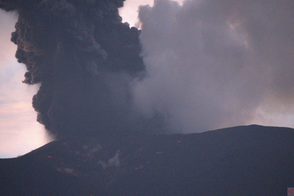Warga terancam terjangan 500 ribu meter kubik material erupsi Gunung Marapi