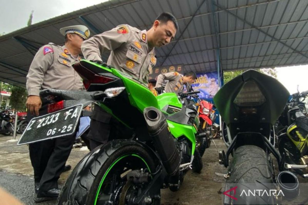 Polres Garut sita ribuan knalpot bising berbagai jenis dan merek