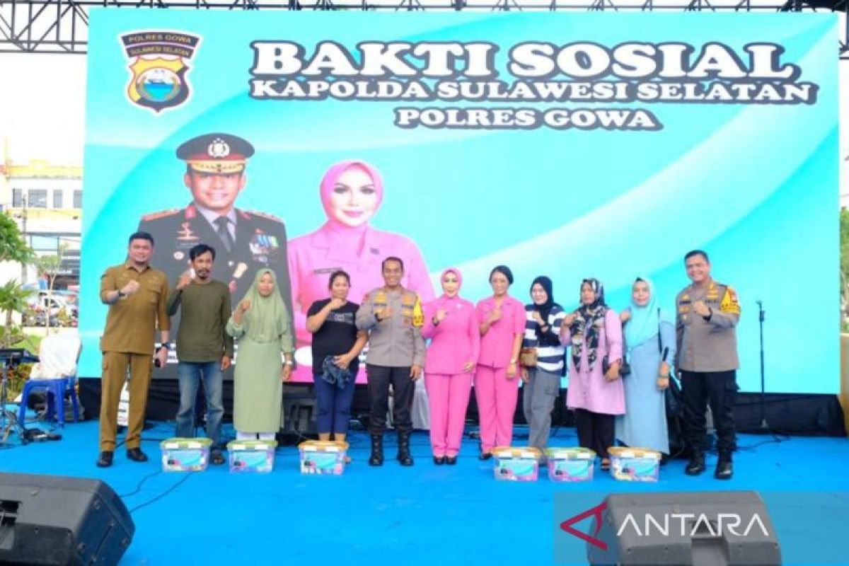 Polda Sulsel dan Pemkab Gowa salurkan 4.000 paket sembako ke masyarakat