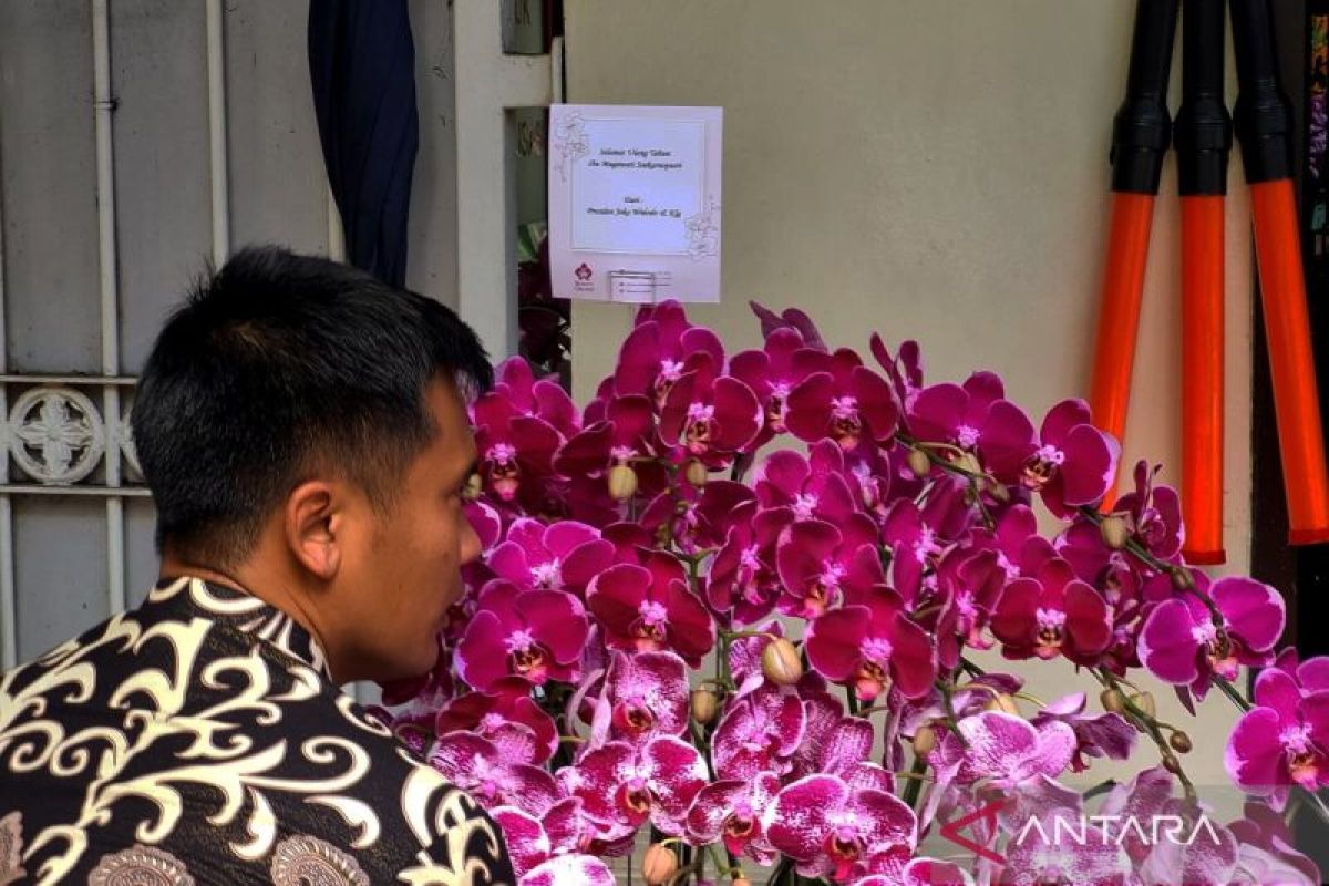 Jokowi mengirim karangan bunga di HUT Ke-77 Megawati Soekarnoputri