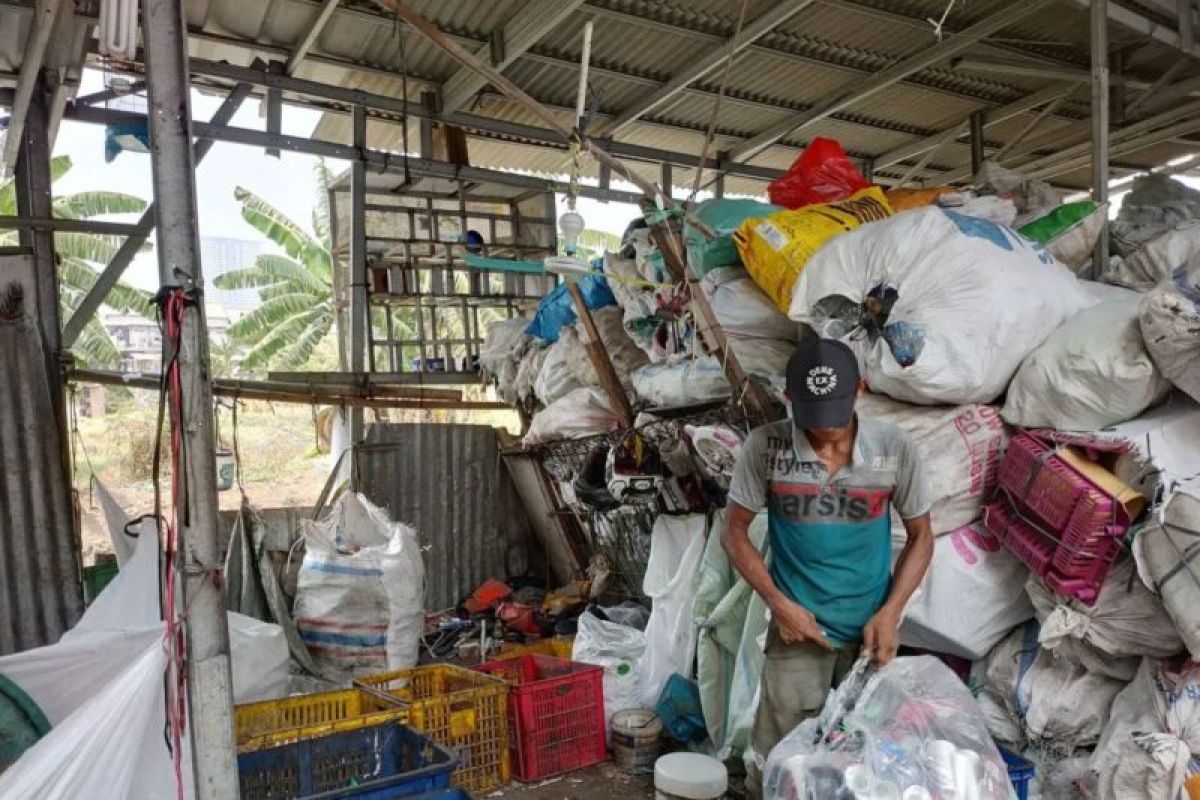 Legislator minta DKI perbanyak bank pengolah sampah di tingkat RT