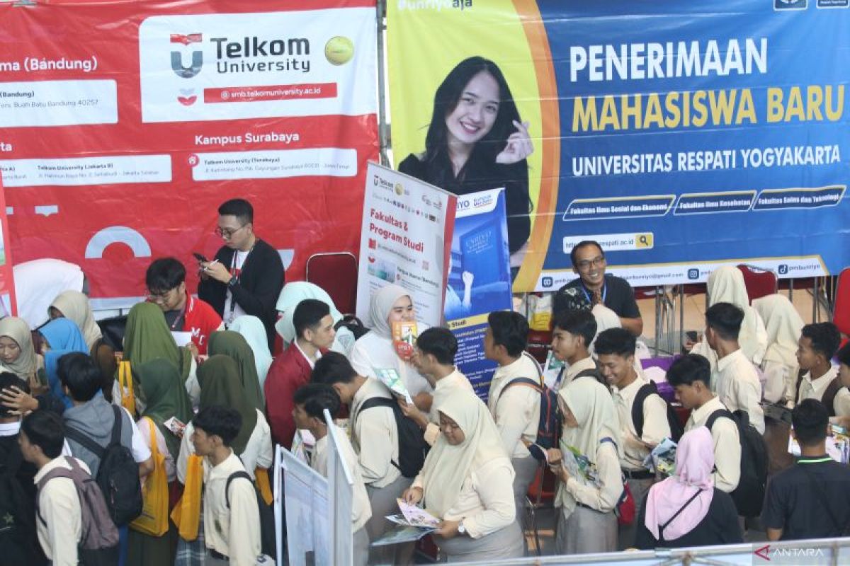 Pameran Pendidikan Tinggi Di Kota Kediri - ANTARA News Jawa Timur