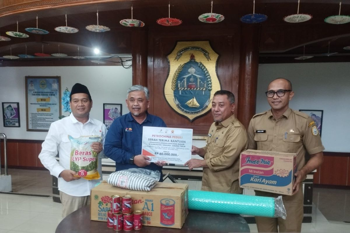 SKK Migas PetroChina salurkan bantuan korban banjir di Kabupaten Tanjab Timur senilai Rp60 Juta