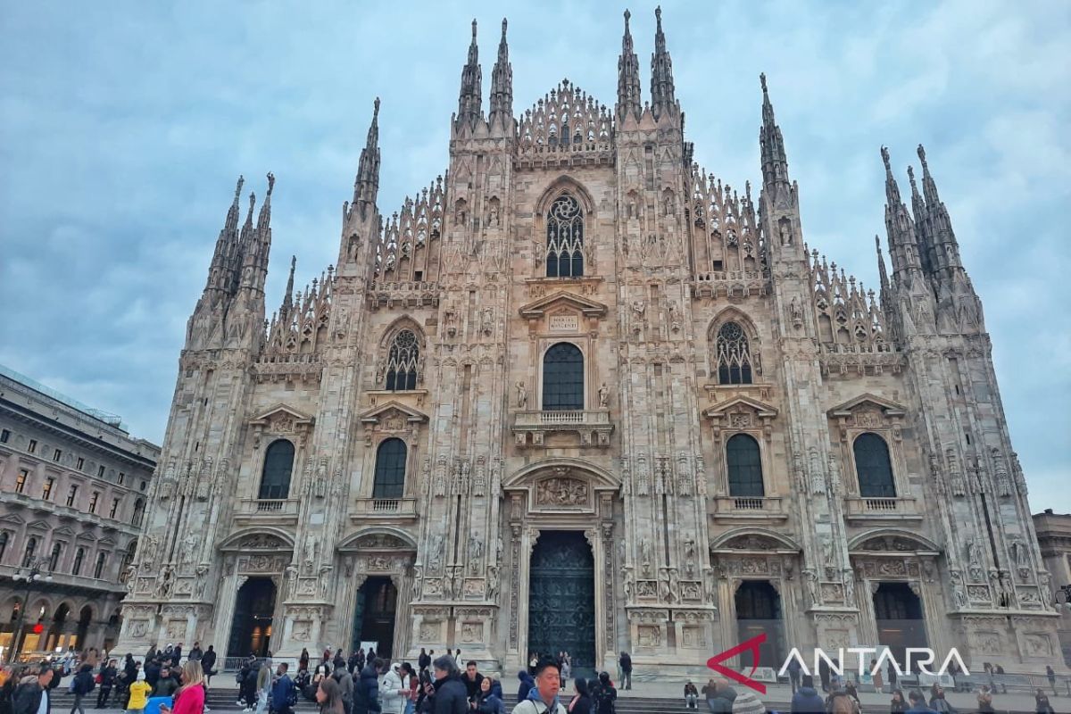 Melihat keindahan Duomo, katedral gotik terbesar ke-5 di dunia