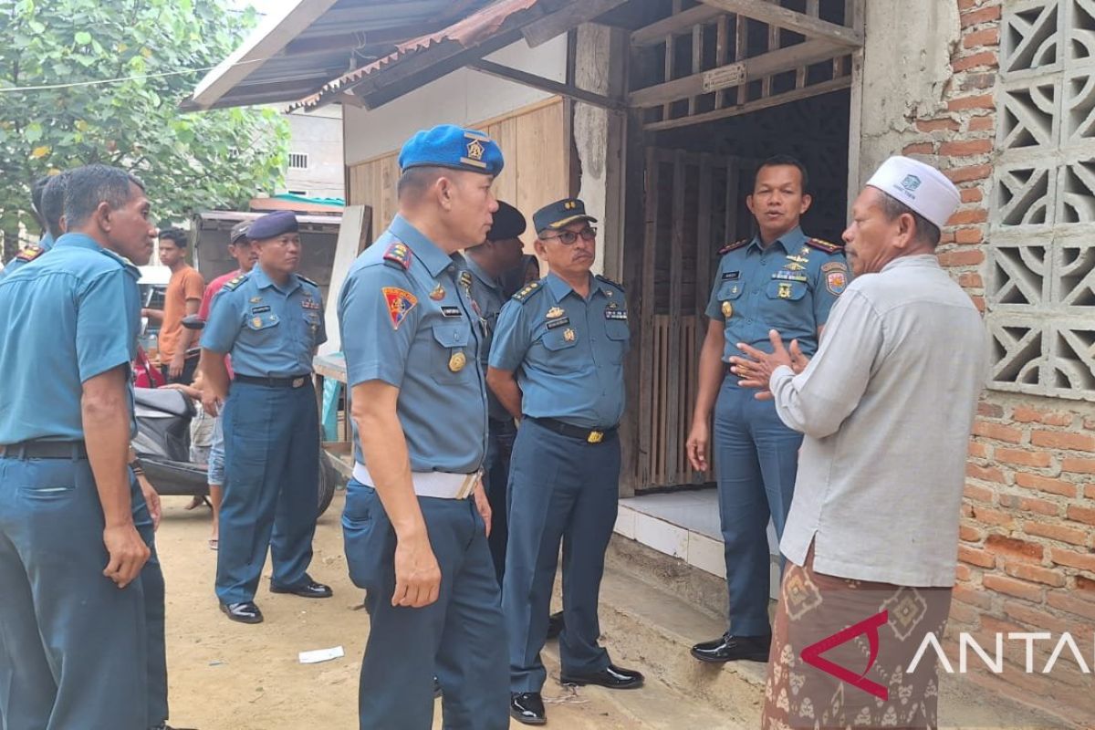 Lanal Lhokseumawe renovasi mushala dan balai pengajian di Pusong Lama