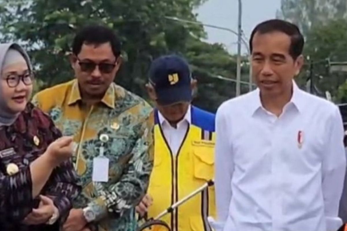 Presiden Jokowi hari ini tinjau perbaikan Jalan Solo-Purwodadi