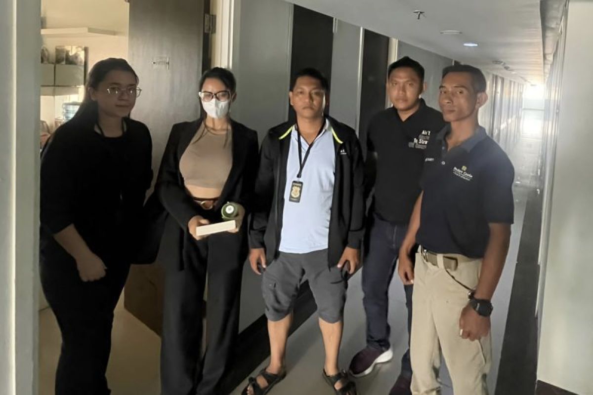 Tersangka kasus film porno Siskaeee dijemput paksa polisi di Yogyakarta