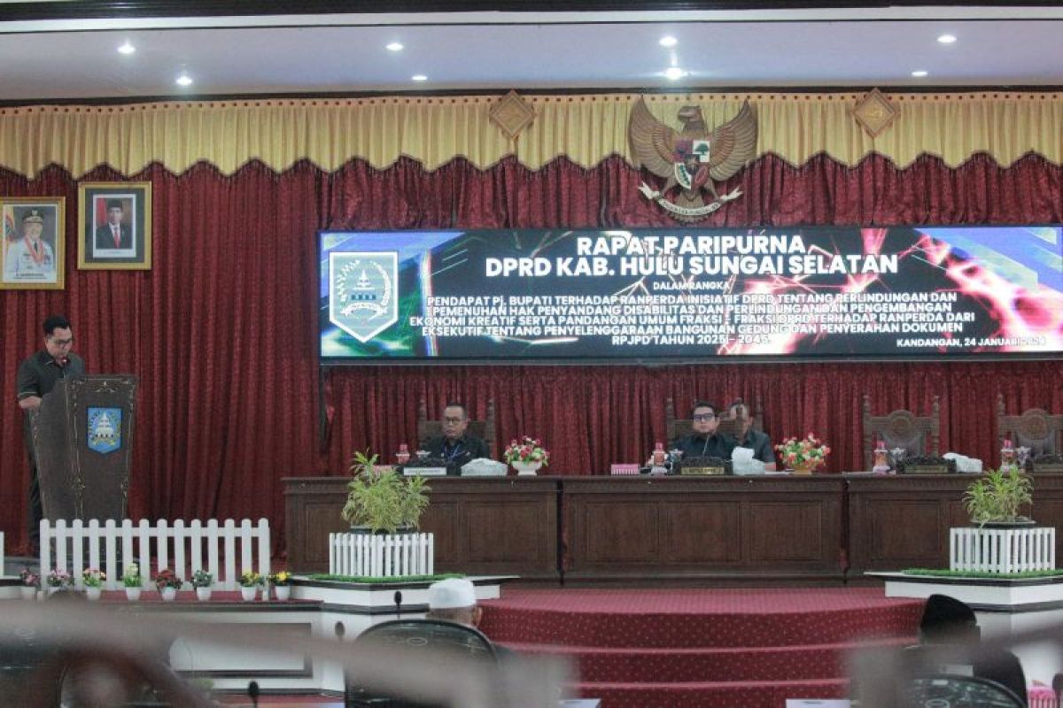 Fraksi DPRD HSS bahas lebih lanjut raperda penyelenggaraan bangunan gedung