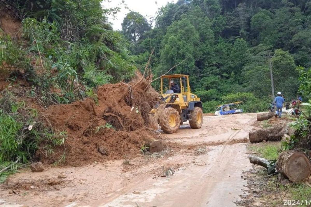 Lima ruas jalan di Lebak rawan longsor