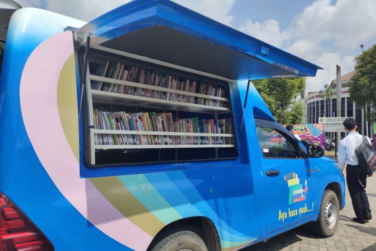 Perpusnas serahkan ratusan buku kepada delapan komunitas baca di Lampung