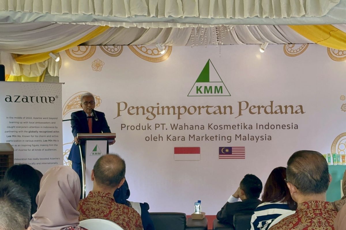 Kara Marketing SDN BHD impor perdana empat kontainer kosmetik Azarine dari Indonesia