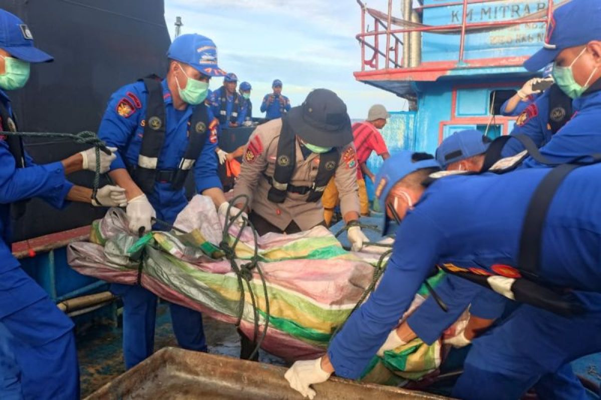 Basarnas Ternate cari enam korban tenggelam dari Kapal LCT Bora V