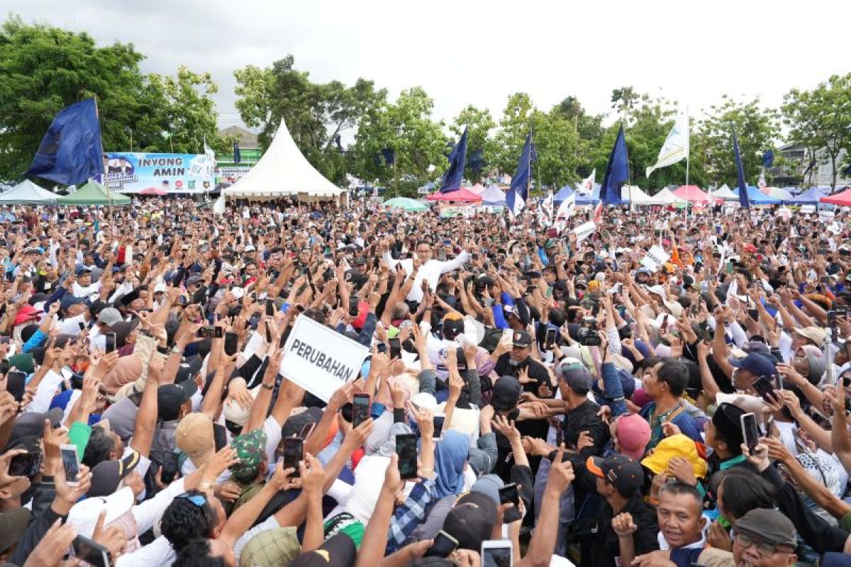 Capres Anies Baswedan gelorakan perubahan saat kampanye di Cilacap