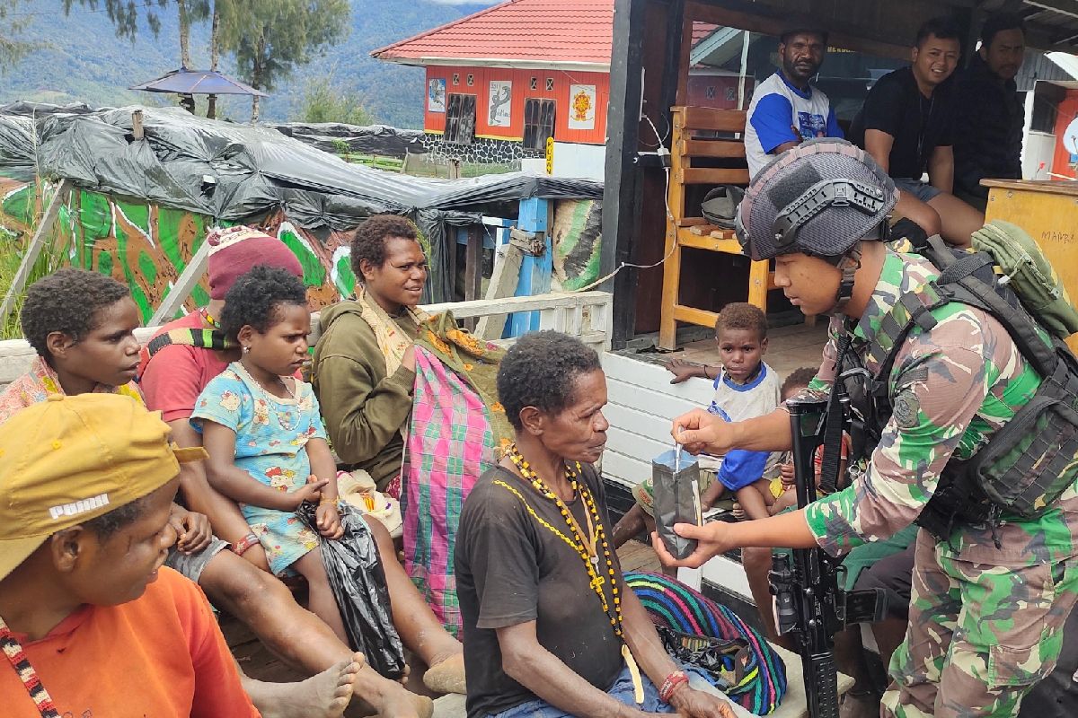 Kogabwilhan sebut  warga mengungsi ke pos TNI karena takut KKB