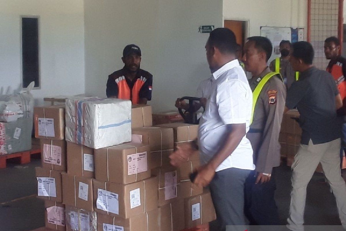 KPU Supiori prioritaskan distribusi logistik ke wilayah kepulauan