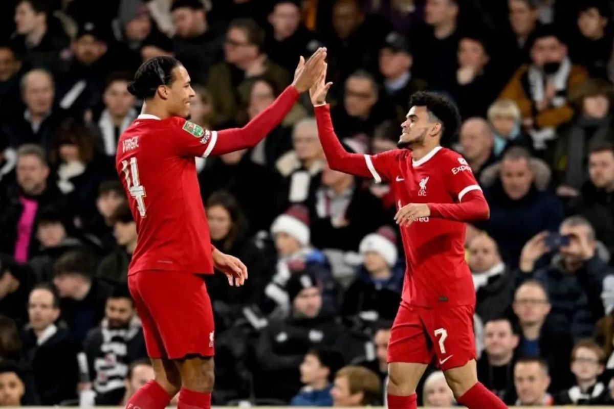 Bekuk Bournemouth 3-0, Liverpool puncaki klasemen Liga Inggris