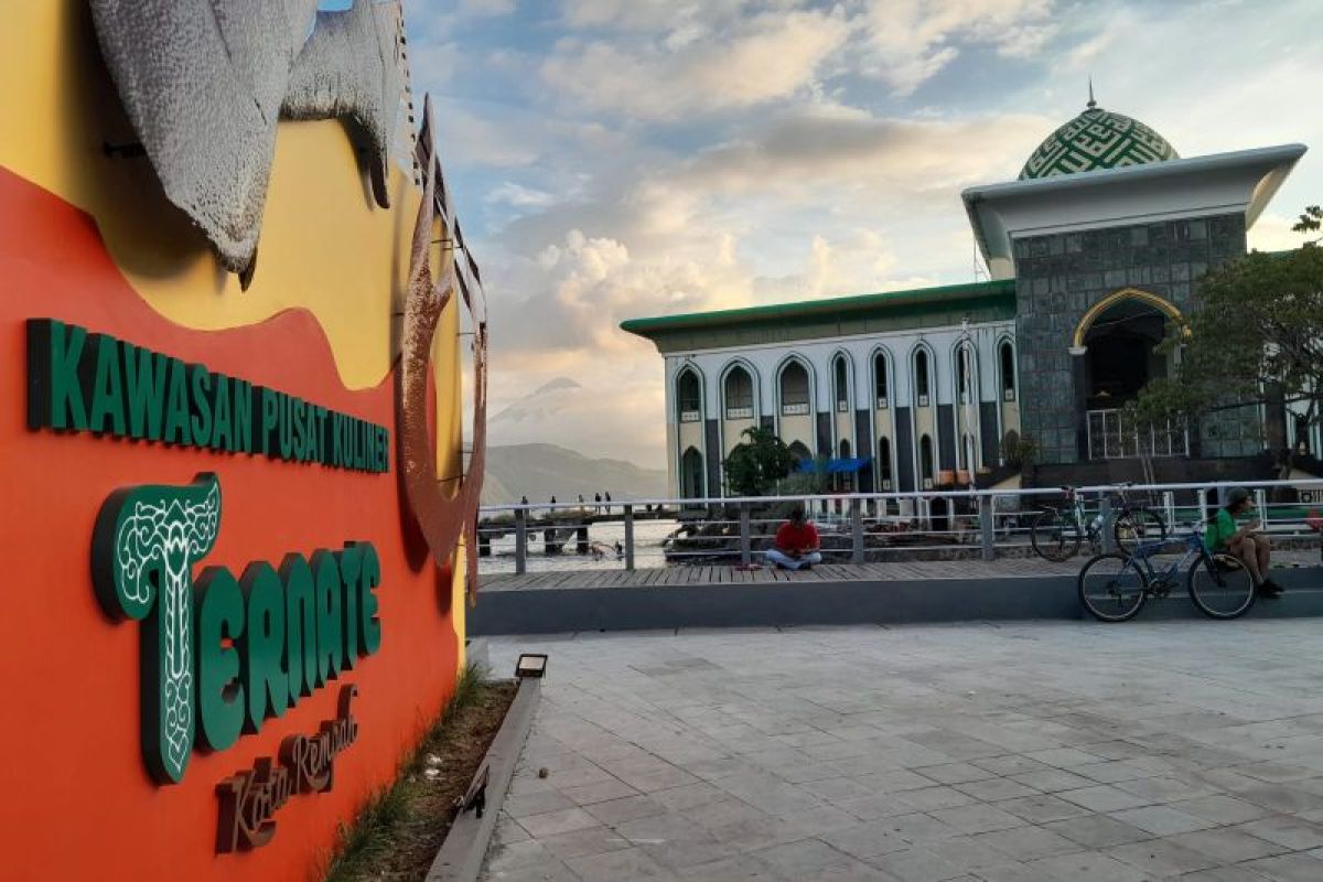 Pengunjung diminta jaga fasilitas pusat kuliner  rempah di Ternate