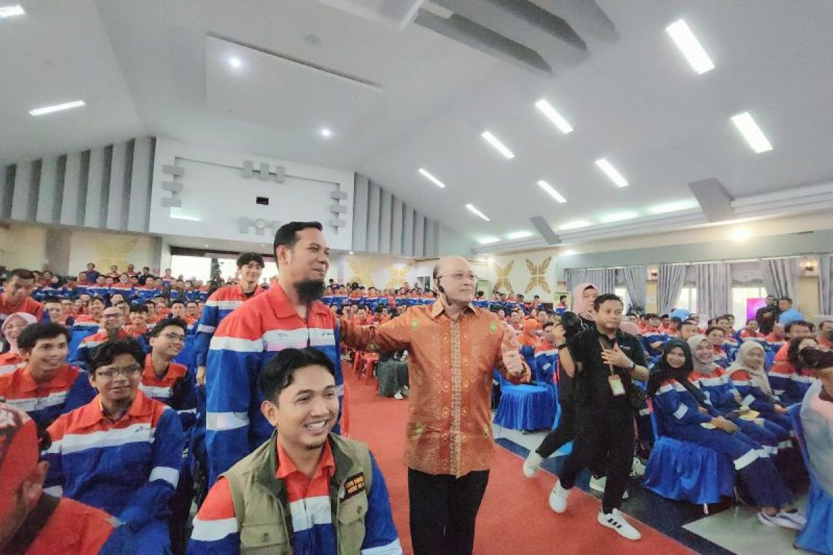 Mario Teguh beri ceramah di hadapan ratusan pegawai PT KPI Dumai