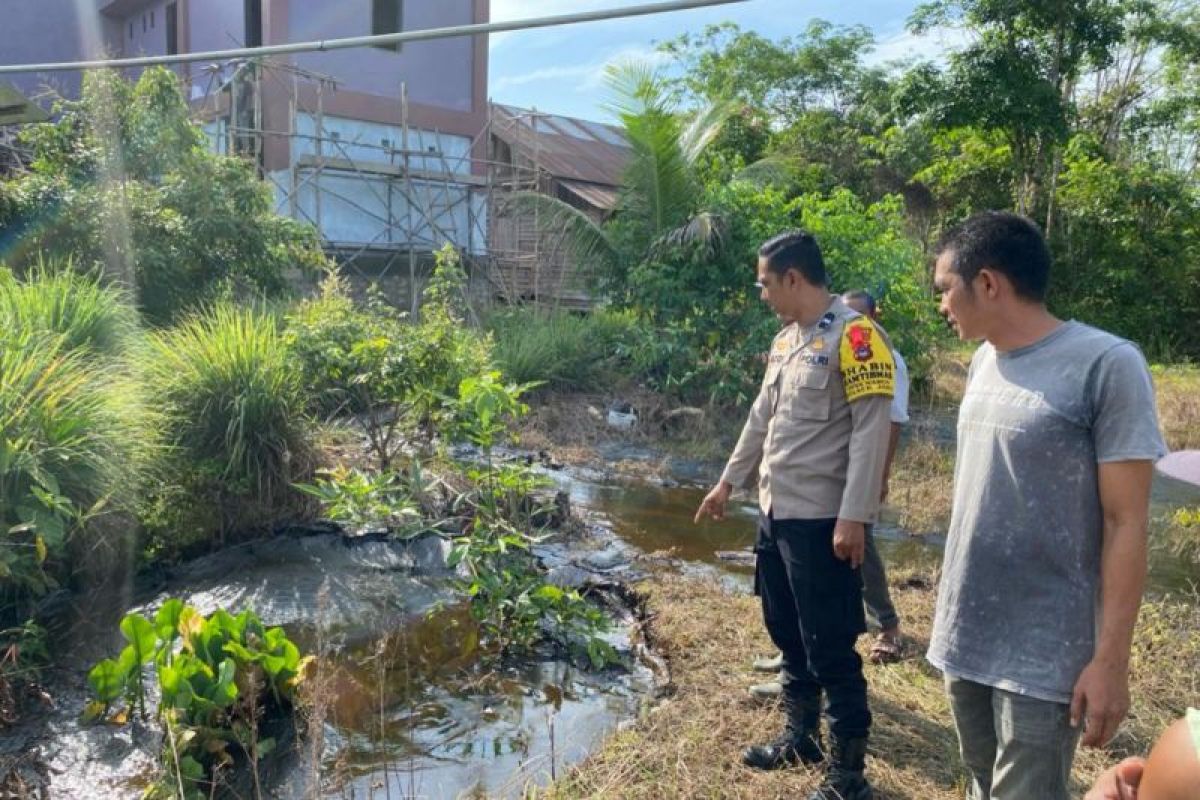 Lahan warga Desa Namun terendam tumpahan minyak Pertamina