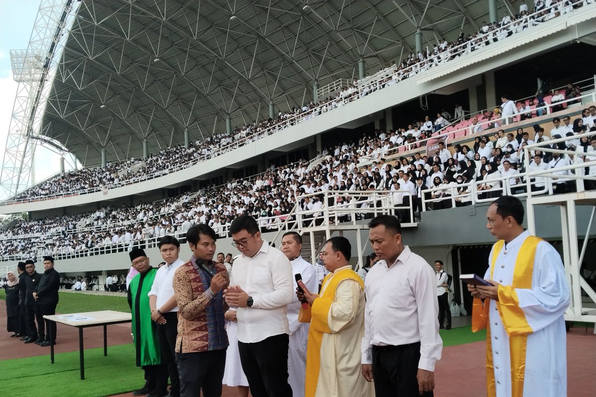 KPU Palembang melantik 33.493 anggota KPPS di Stadion Jakabaring