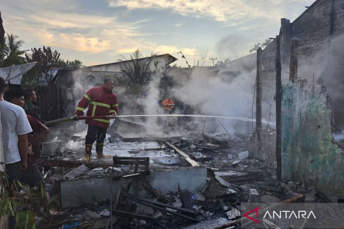 Rumah terbakar, BPBK Abdya turunkan empat unit damkar