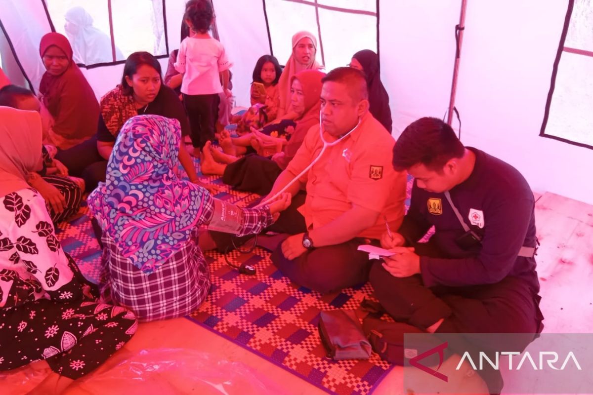 Puluhan penyintas bencana longsor di Cibadak Sukabumi terserang penyakit