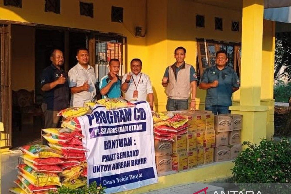 Peduli banjir, PT SAU salurkan ratusan paket sembako di Teluk Meranti