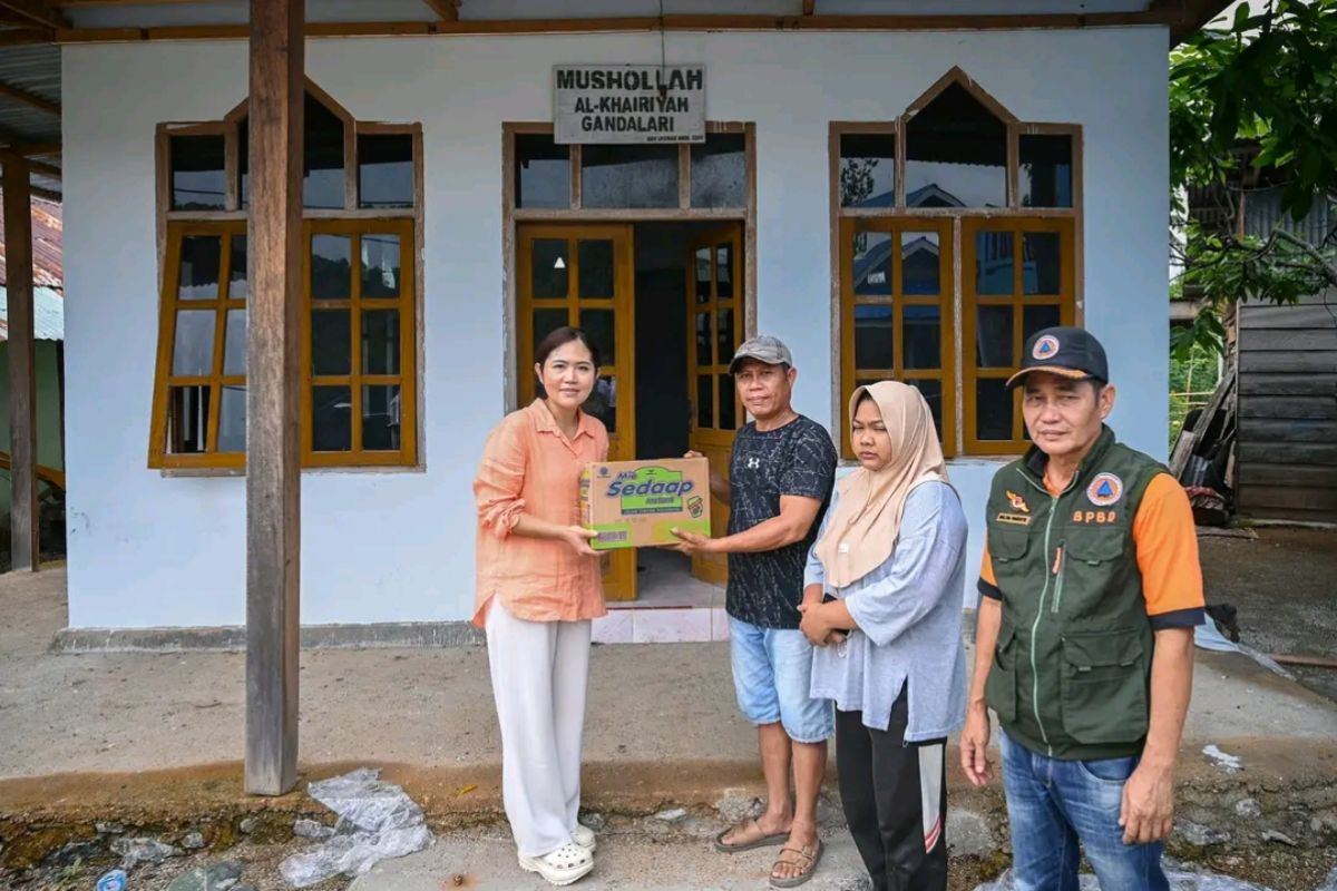 TP-PKK Morut serahkan bantuan pada korban banjir bandang di Tojo Una-Una