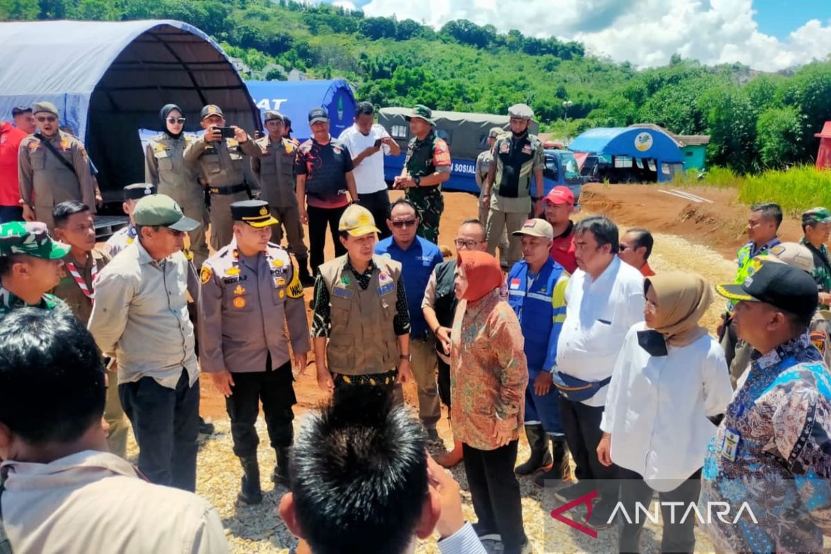 Pemkab Sukabumi imbau pengungsi longsor tak nekat kembali ke rumah