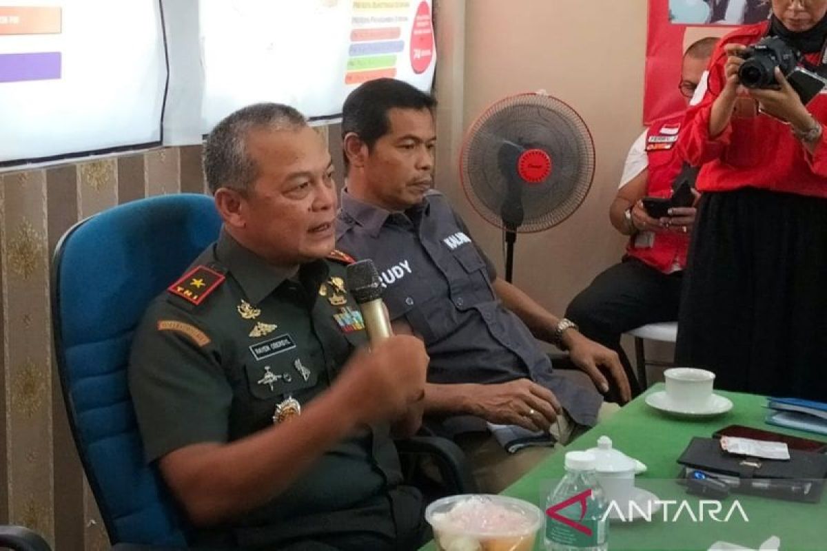 TNI bantu evakuasi 46 KK di radius 4,5 kilometer dari Gunung Marapi