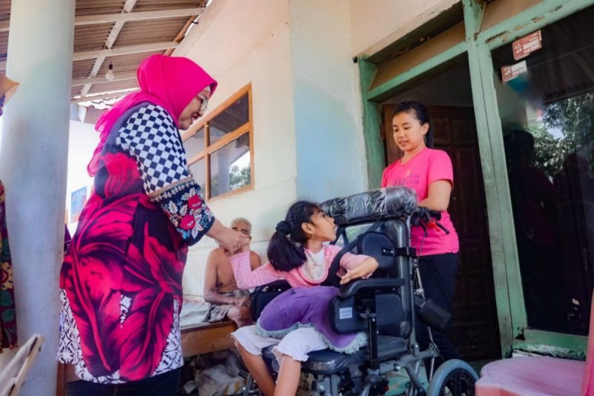 Pemkab Lumajang beri bantuan kepada penyandang disabilitas berat