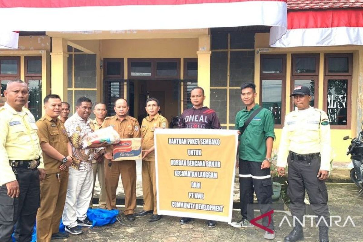 Korban banjir di Langgam terima bantuan paket sembako