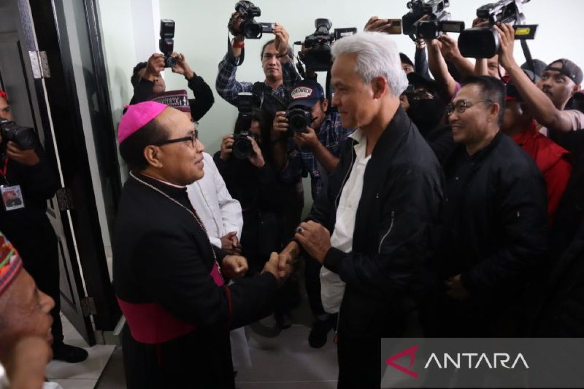 Uskup Ruteng Paparkan Potensi Pariwisata Manggarai Kepada Ganjar Antara News 4359
