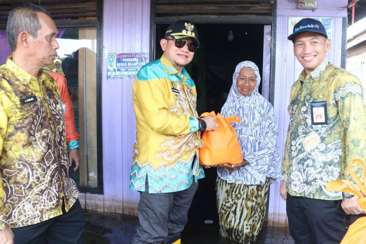 492 KK terdampak banjir di Kalumpang terima bantuan beras CPPD