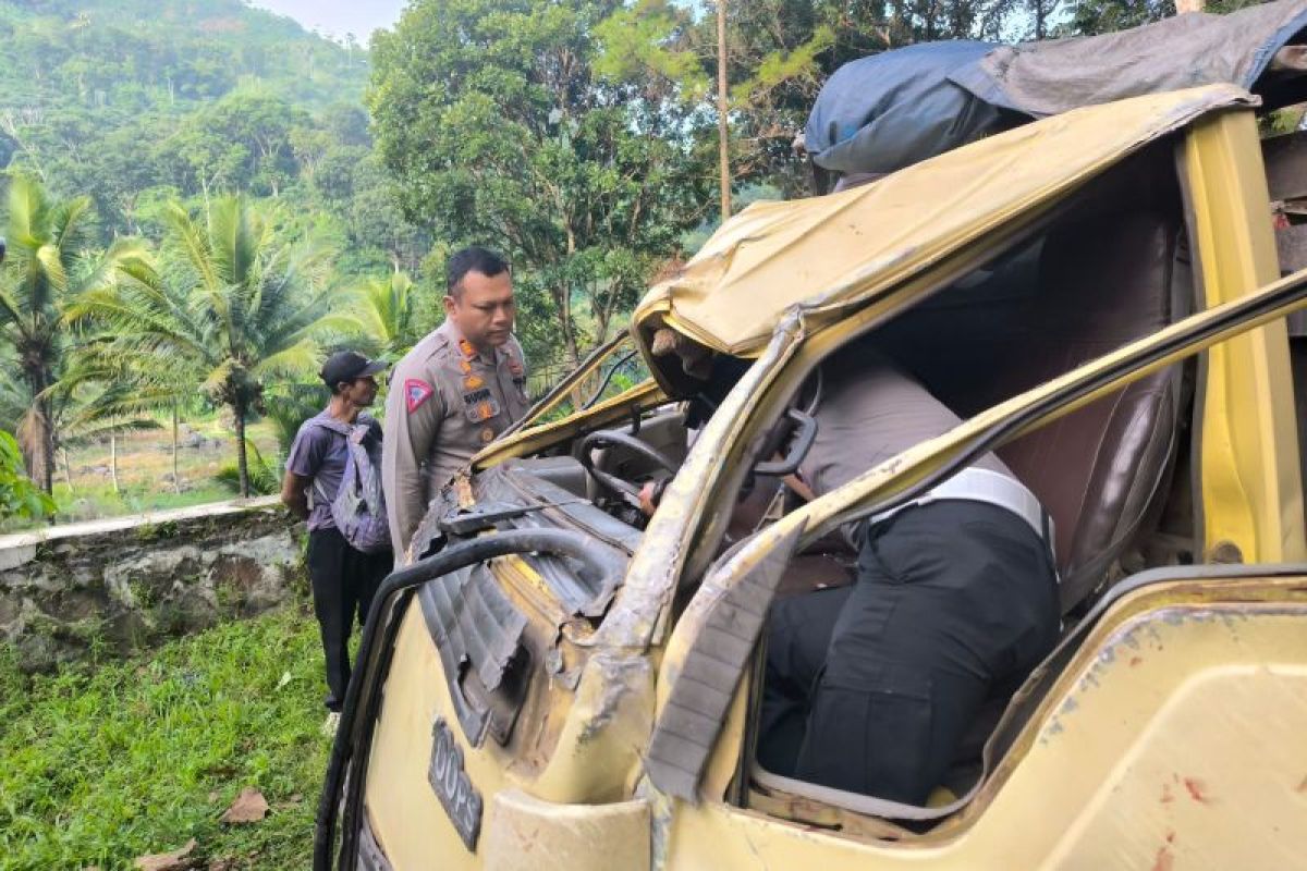 Innalillahi !!, Lima orang tewas dalam kecelakaan truk peziarah di Bandung Barat