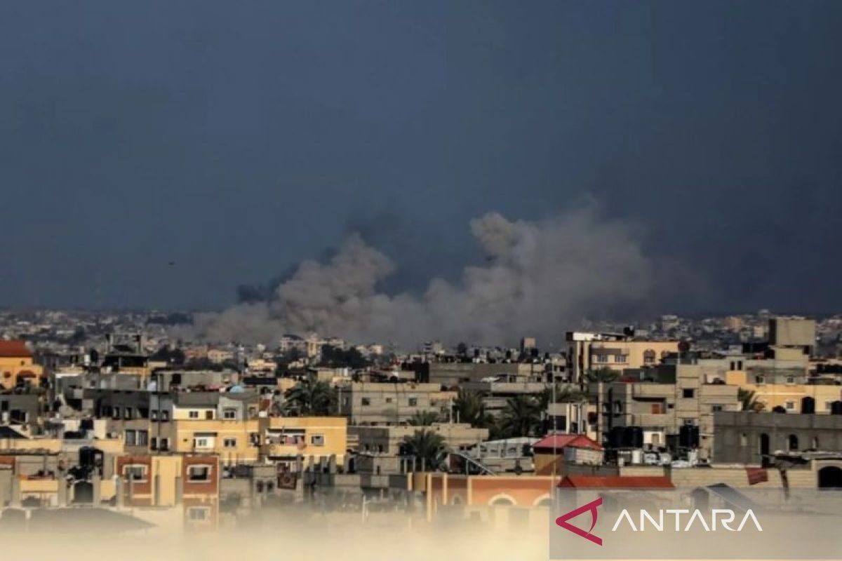 Tank Israel serang rumah sakit dan lukai warga di Gaza selatan