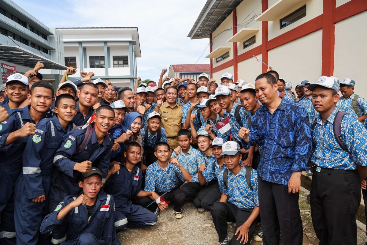 Pj Gubernur Banten resmikan 3 SMK Negeri di Kota Serang