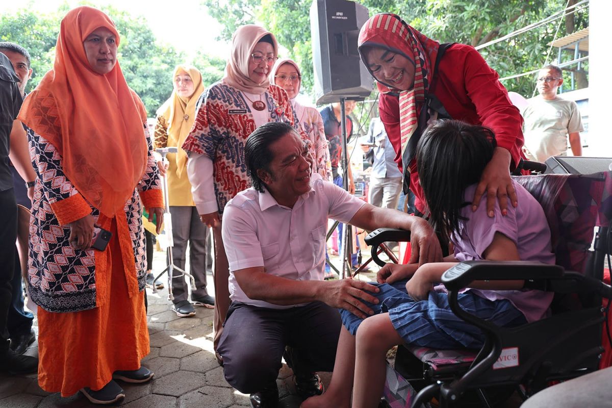 Pemprov Banten kucurkan bantuan sosial dan UEP untuk warga Cilegon