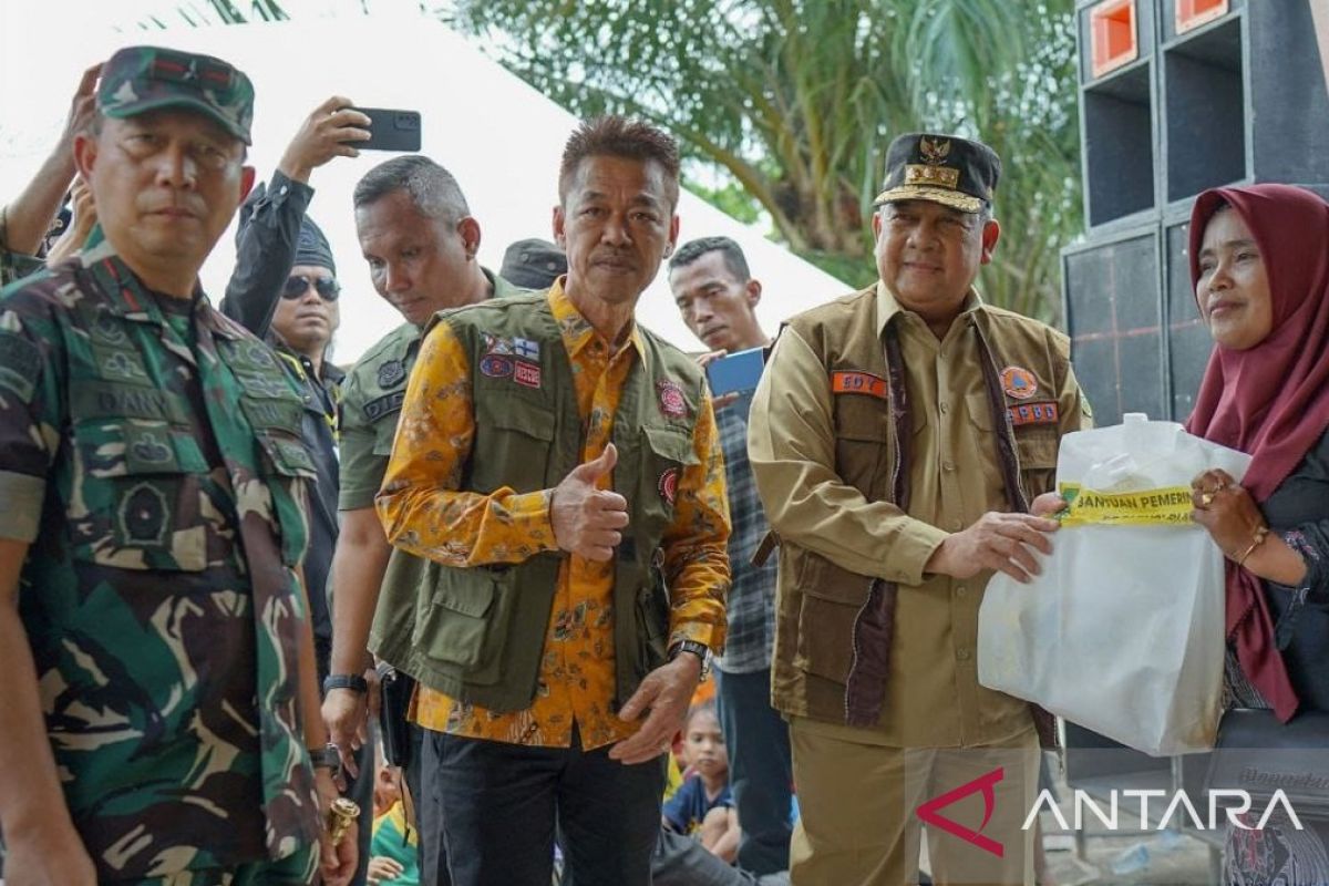 Tinjau banjir, masyarakat Rimba Melintang Rokan Hilir ucapkan terima kasih kepada Gubernur