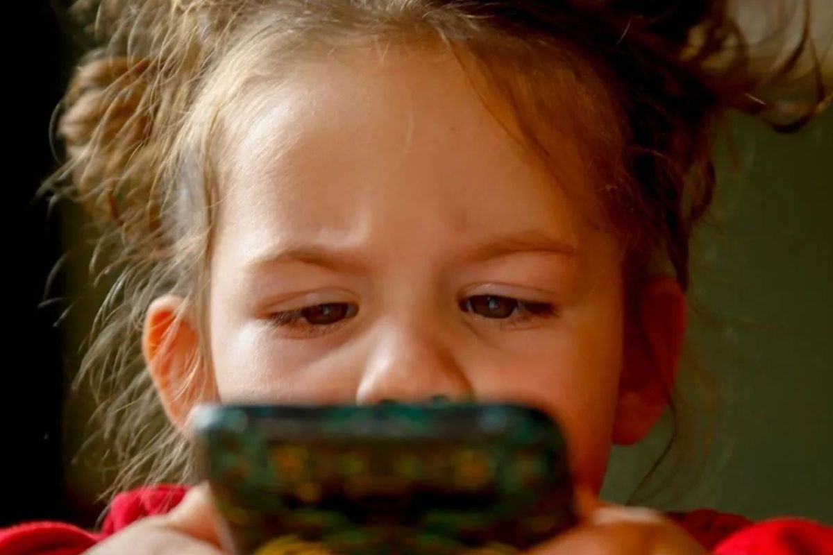 Psikolog: Perlu ada aturan jelas penggunaan ponsel pada anak