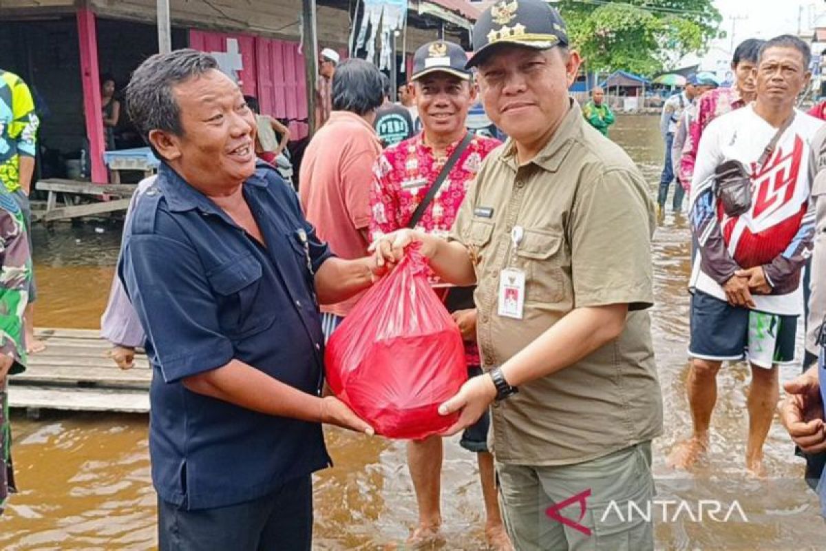 Barito Selatan salurkan bansos ke sejumlah desa terdampak banjir