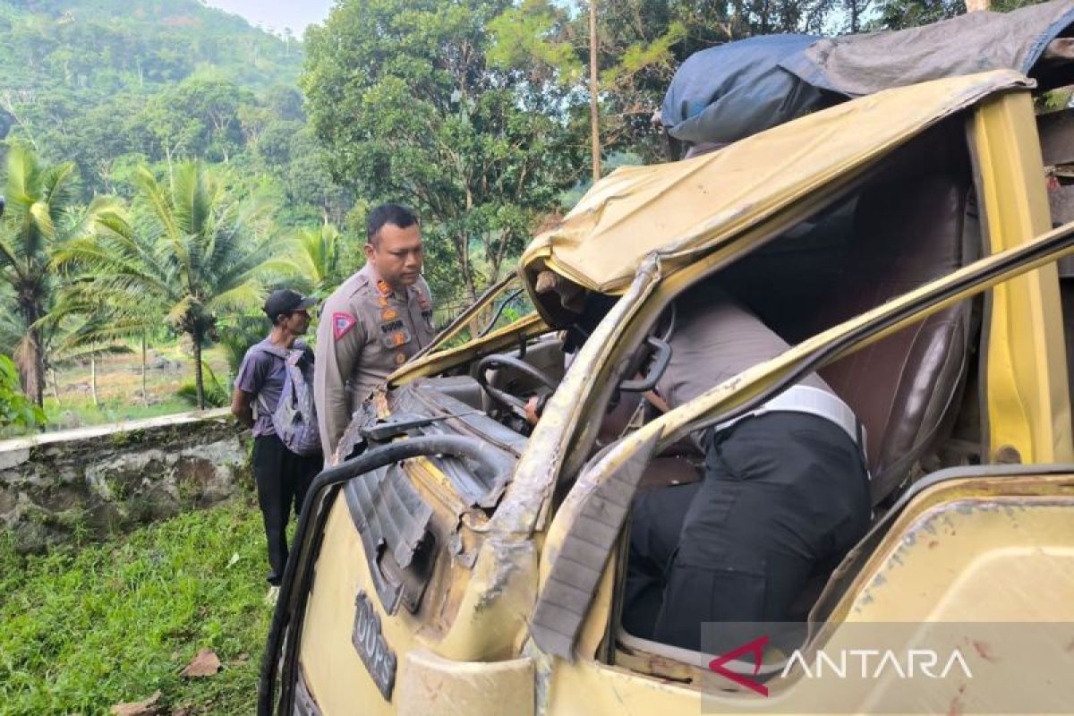 Lima orang meninggal dalam kecelakaan truk peziarah di Bandung Barat