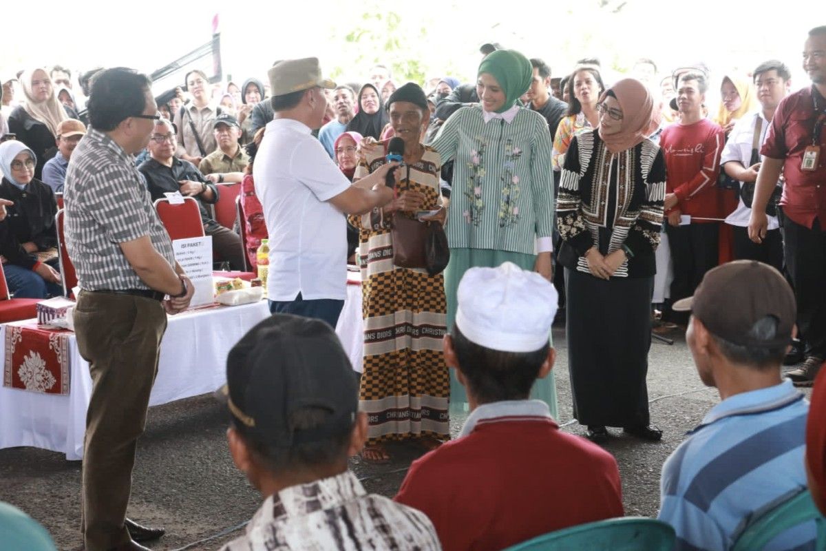 Gubernur gratiskan ribuan paket sembako untuk warga Kapuas-Pulpis